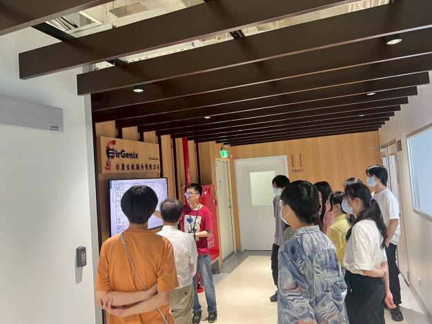 LINE_ALBUM_20250626歡迎臺大生化科技來台康參訪_250626_7