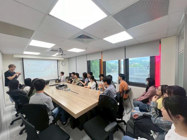 LINE_ALBUM_20250626歡迎臺大生化科技來台康參訪_250626_2